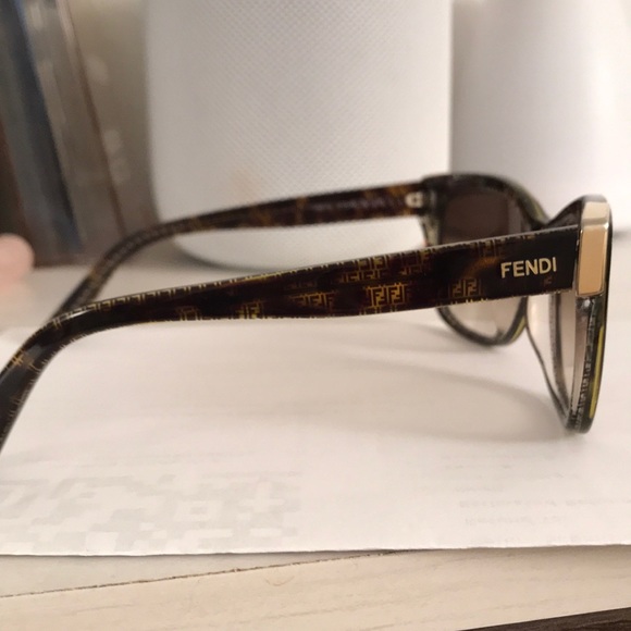 FENDI Sunglasses✨ - Picture 3 of 6